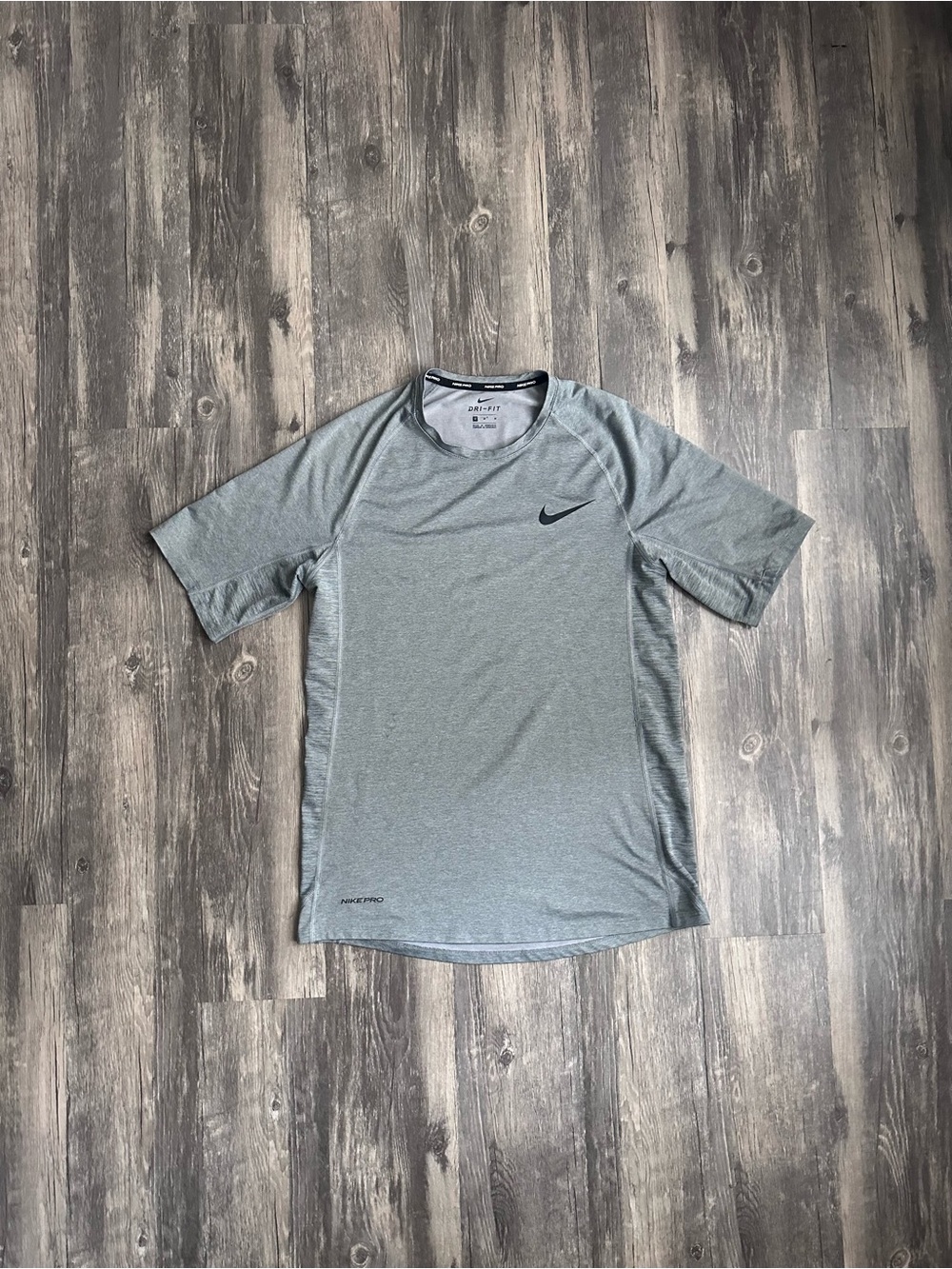 Nike Men’s Dri Fit Training Short Sleeve Shirt Size Medium